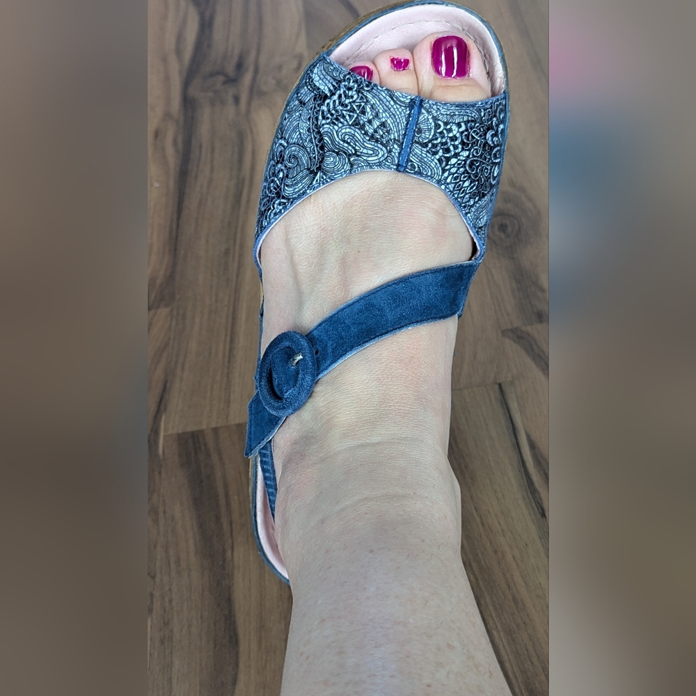 Blue sandals size 8